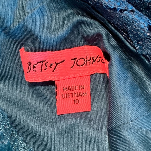 Betsy Johnson | Lace Sheath Dress - Picture 6 of 8